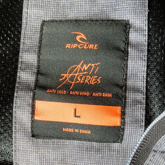 Ripcurl Anti series windbreaker - Picture 2 of 8